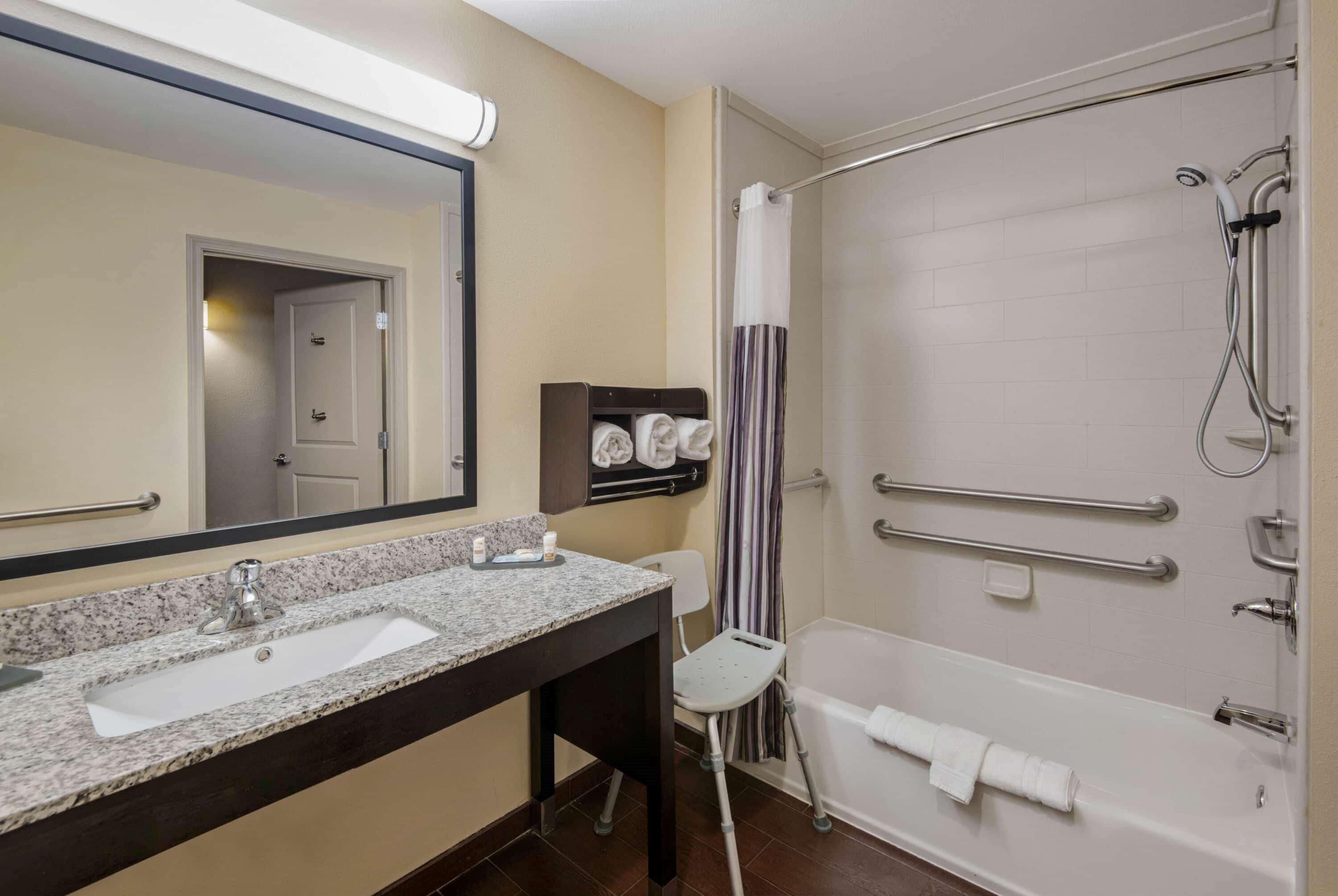 La Quinta Inn & Suites By Wyndham Durant Esterno foto