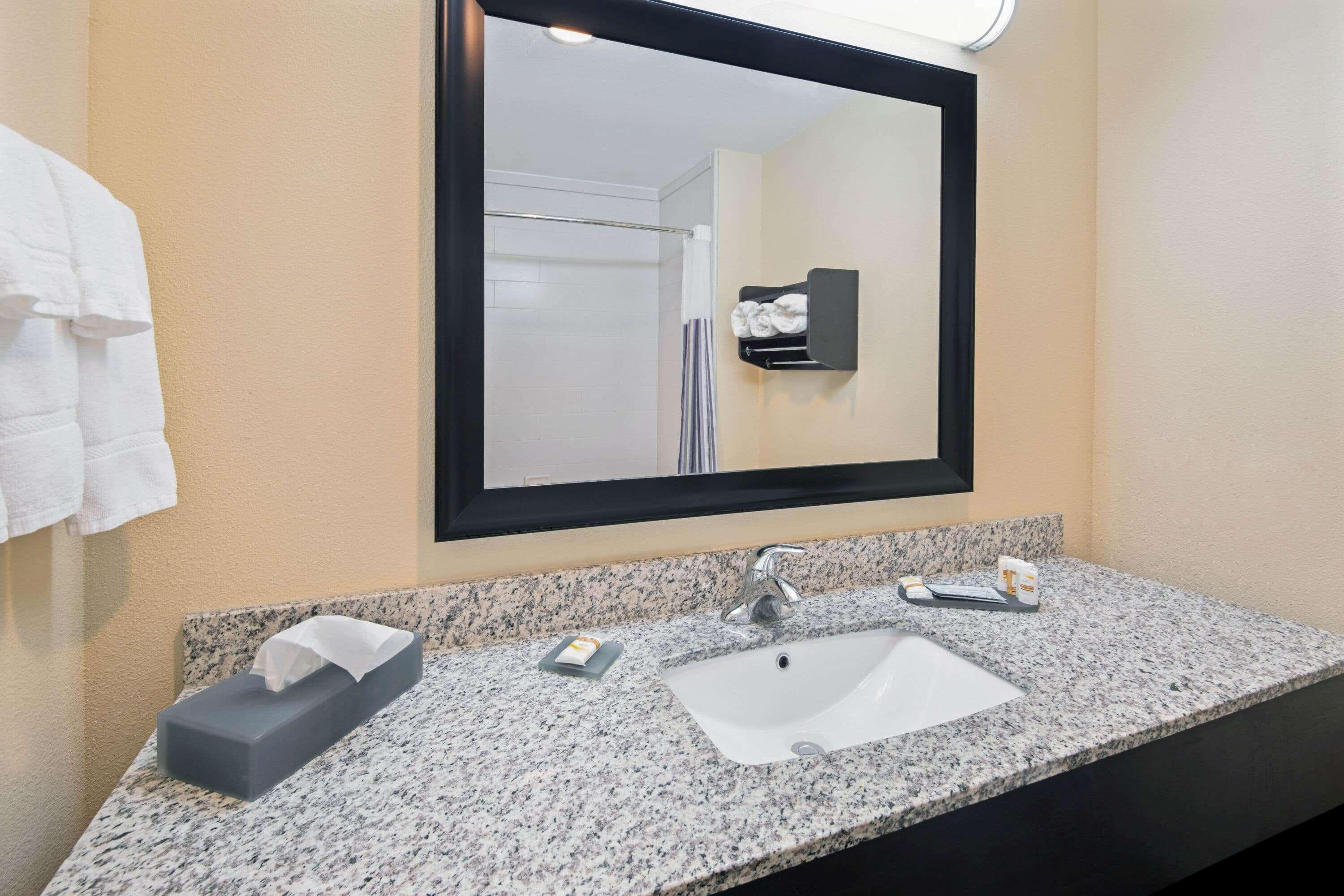 La Quinta Inn & Suites By Wyndham Durant Esterno foto